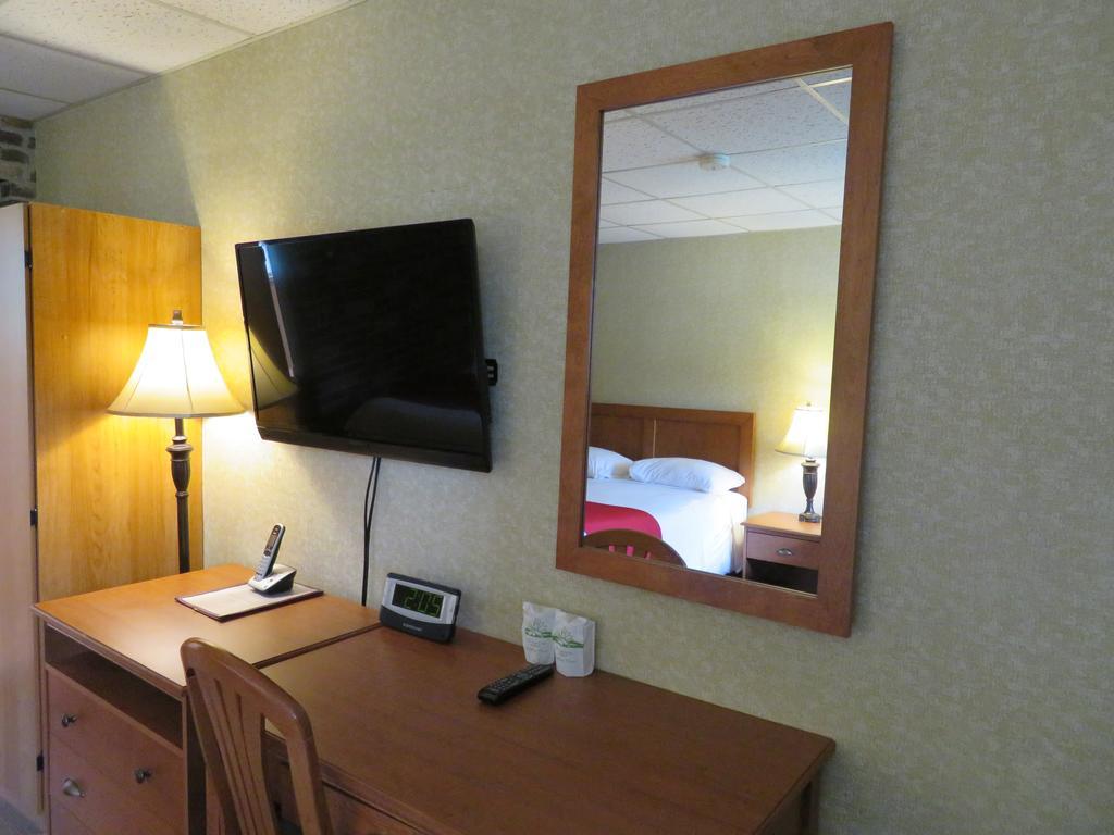 Motel & Hotel La Paysanne Sherbrooke Exterior foto
