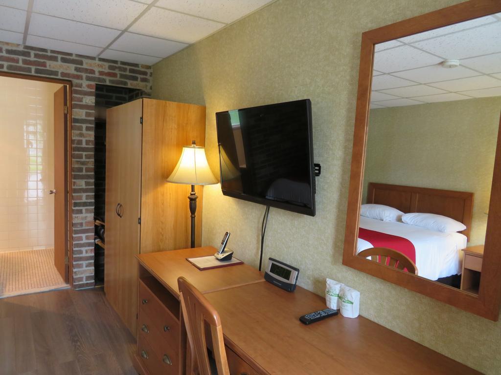 Motel & Hotel La Paysanne Sherbrooke Exterior foto