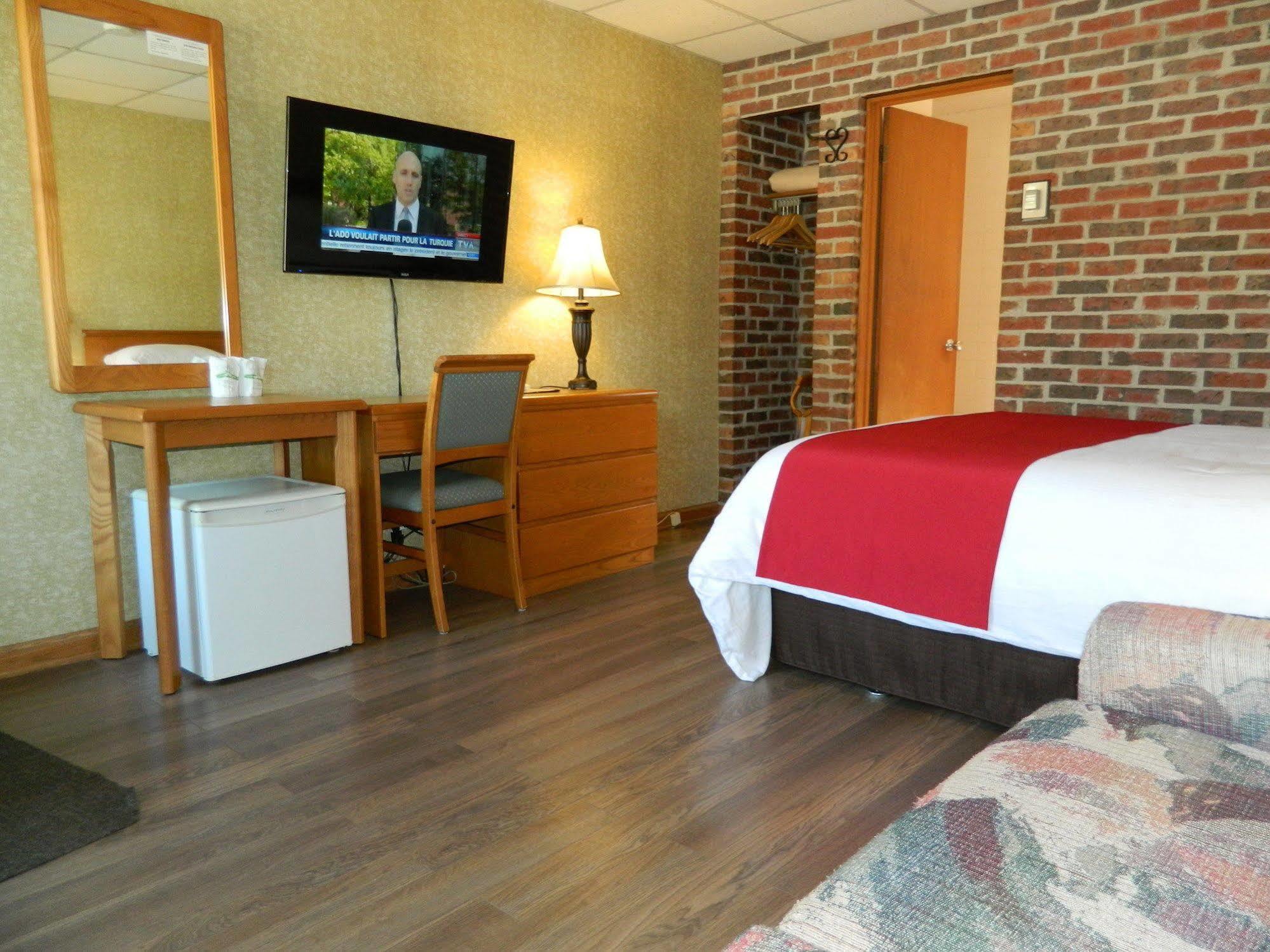 Motel & Hotel La Paysanne Sherbrooke Exterior foto