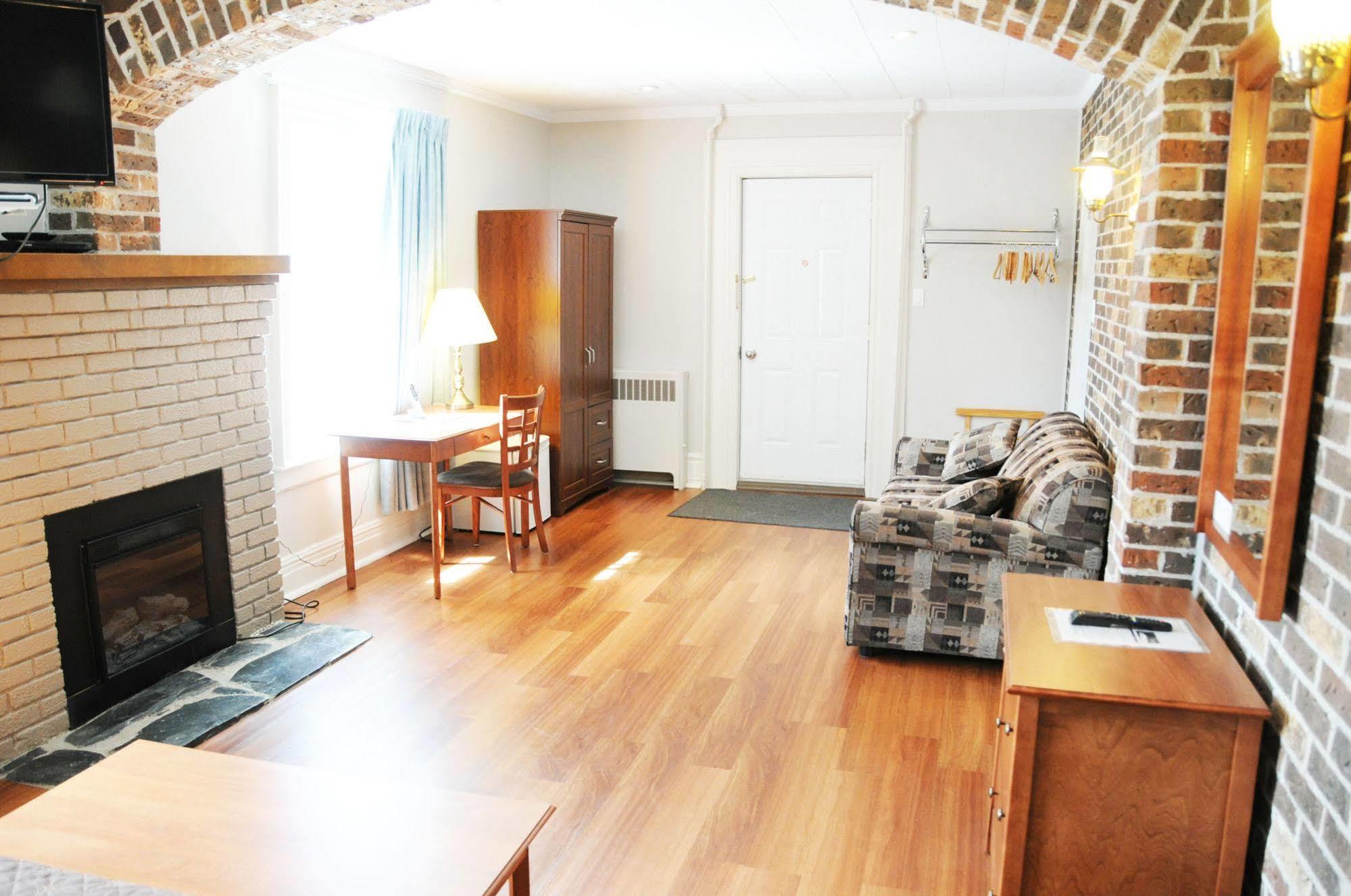 Motel & Hotel La Paysanne Sherbrooke Exterior foto